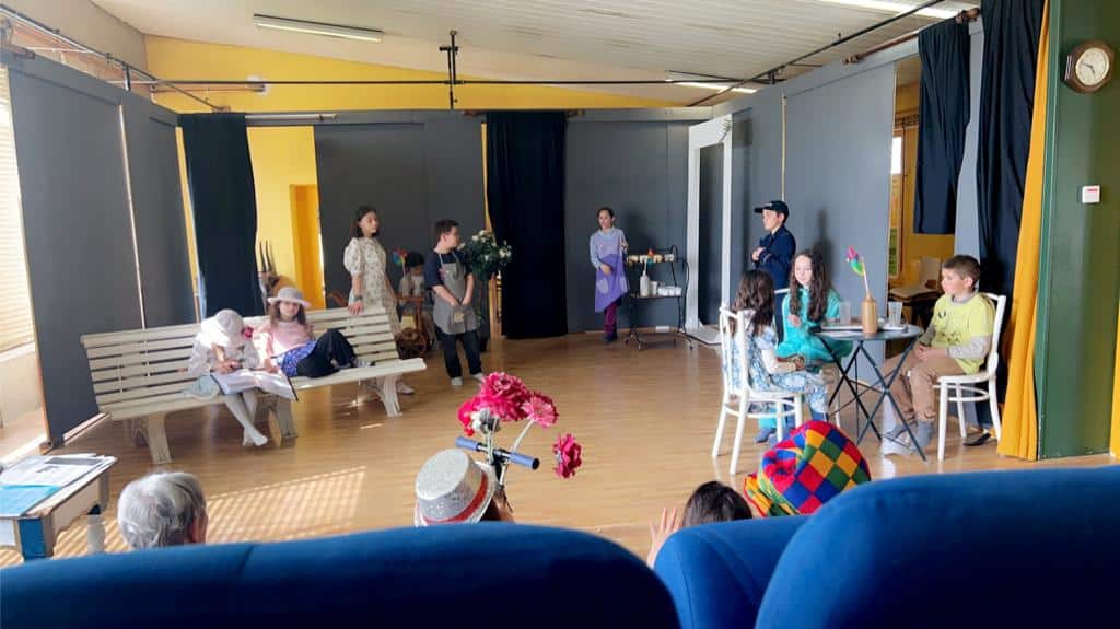 Groupe Artistique Théâtral La Parodienne Ecole de Théâtre Paray-le-Monial 71 Cours Réunion Compte rendus Acteurs Troupe AdhérentsPièces Entracte Scène Représentation Adulte Enfant